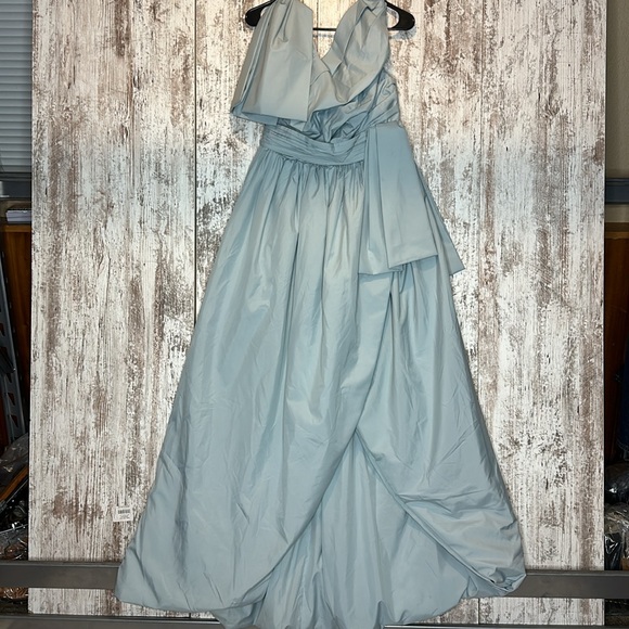 Sachin & Babi Besiktas Gown in Powder Blue Size 4 NWT - Picture 5 of 8